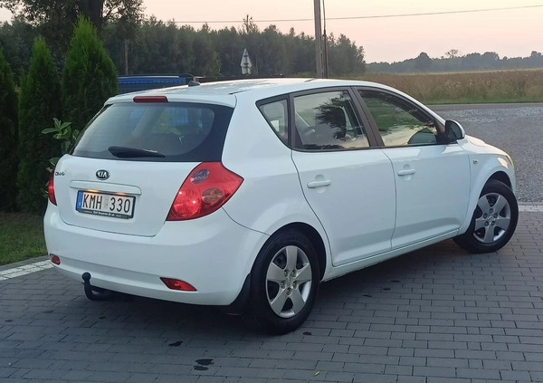 Kia Ceed cena 19800 przebieg: 157000, rok produkcji 2008 z Białobrzegi małe 254